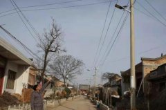 扶风县召公镇三头村：20盏太阳能路灯照亮村民出行路